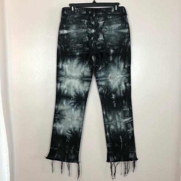 Levis X UO | Tie Dye Distressed Cutoff Denim - Picture 5 of 6